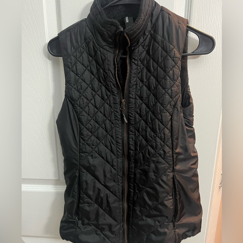 Mondetta black puffer vest